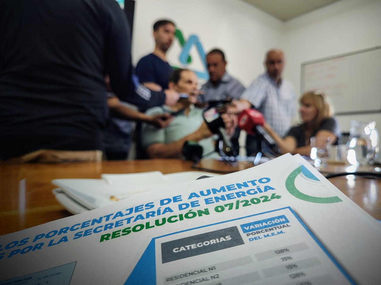 Tarifazo en la luz de  Madryn: Por las medidas de Milei, los usuarios residenciales tendrán un aumento del 128% y el de los comercios llegará hasta el 420%