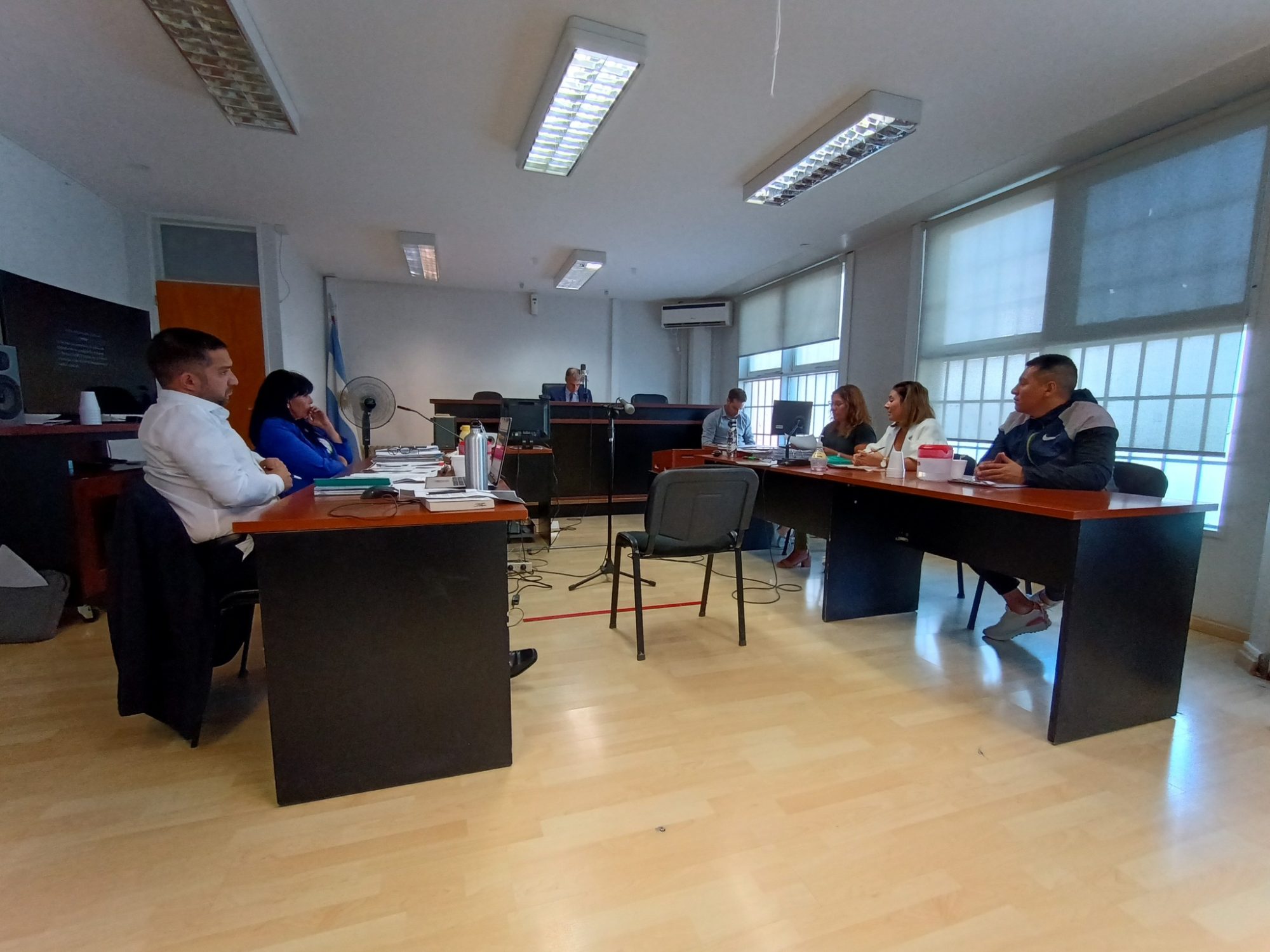 Sextorsión desde la cárcel en Chubut: Condenado por homicidio fingía ser abogado y quería cobrar para “no escrachar” con fotos íntimas a su víctima