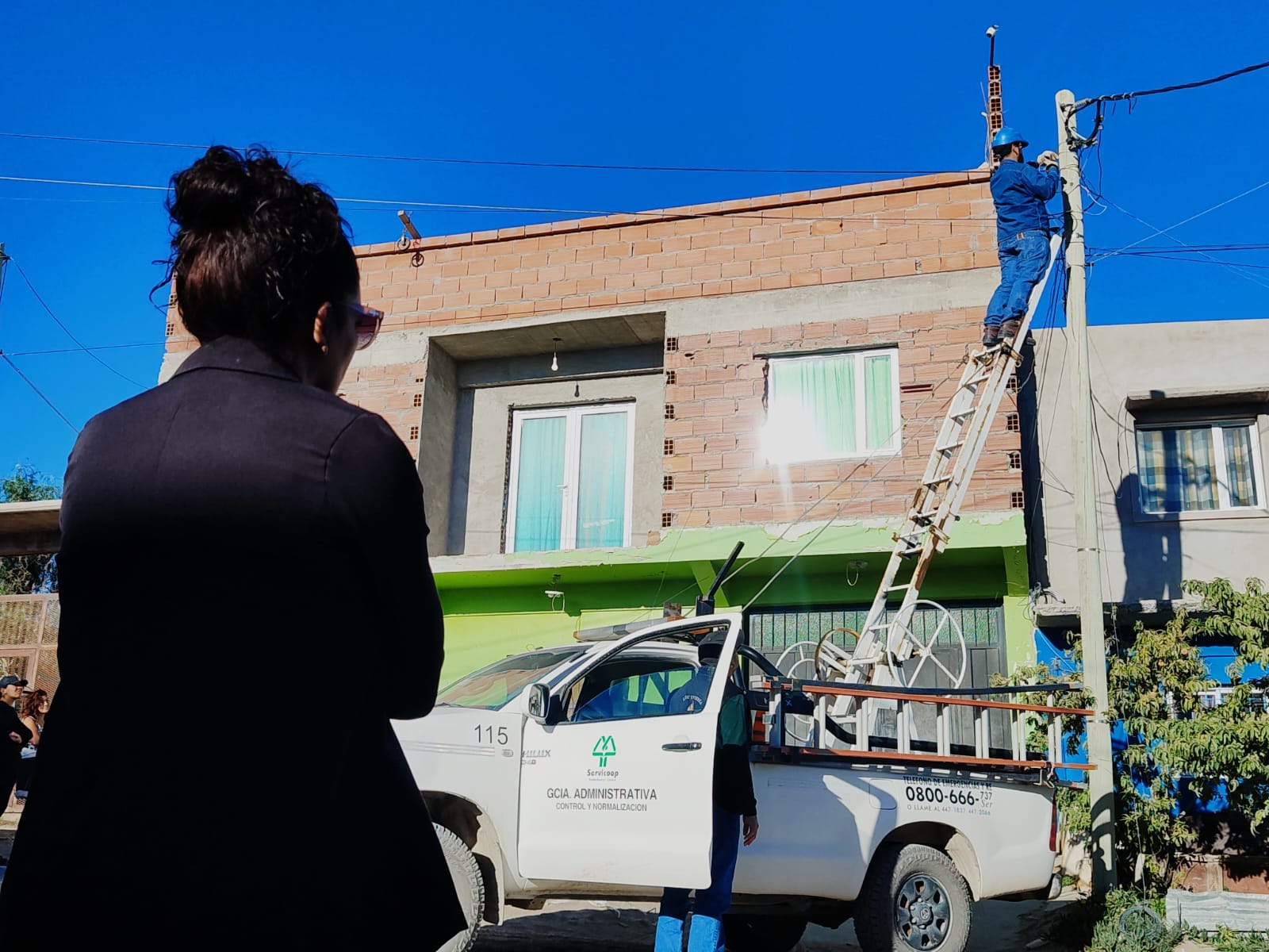 Puerto Madryn: Se realizaron 16 allanamientos en comercios por robo de energía y aseguran que el 20% de las personas “están colgadas de la luz”