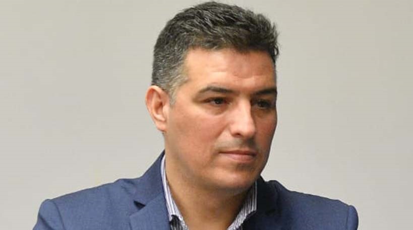 Balochi anunció la construcción de la primera cancha de césped sintético y la pista de atletismo en Sarmiento