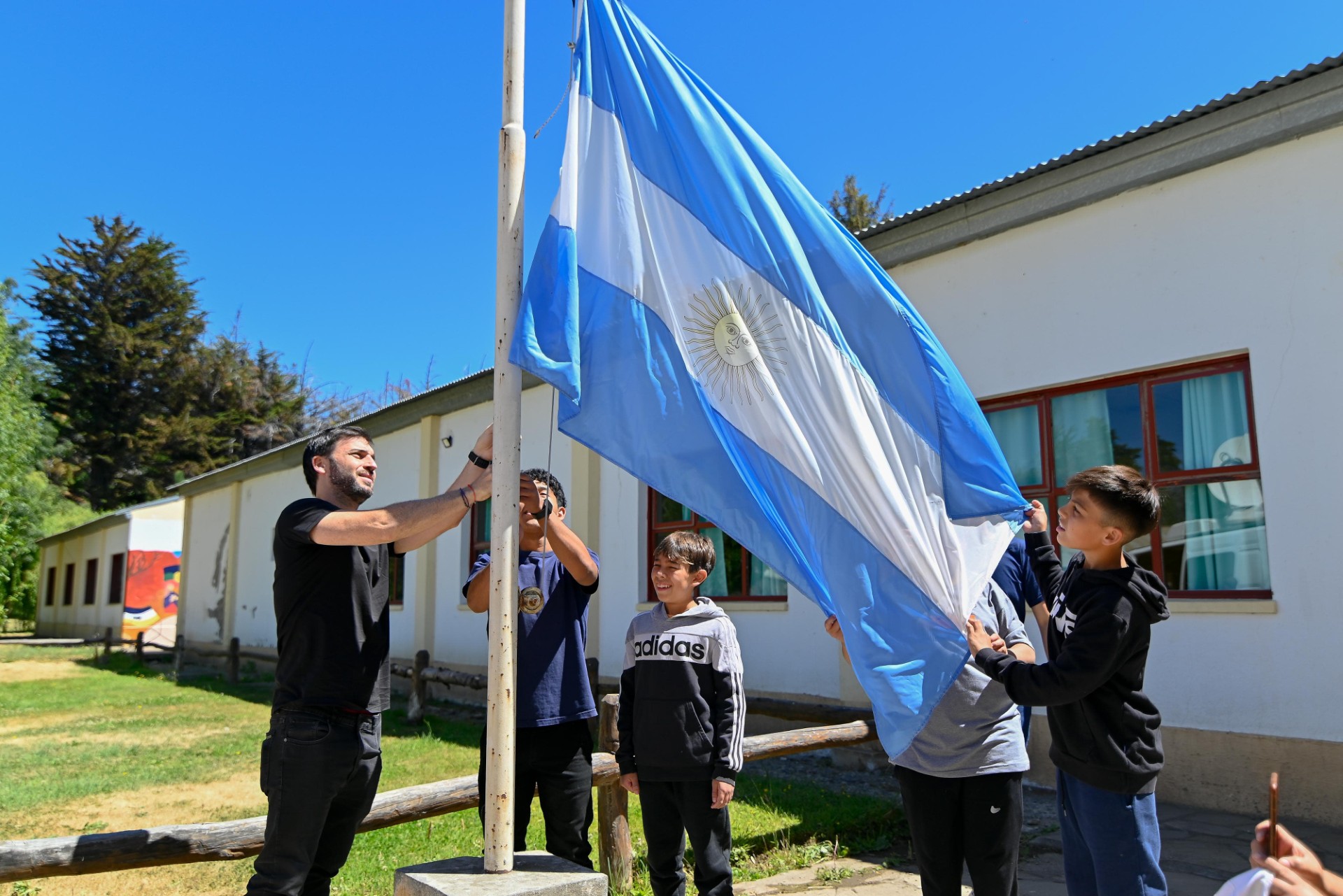 Diputados del bloque Despierta Chubut realizarán un importante aporte económico a la Escuela 740 de Trevelin