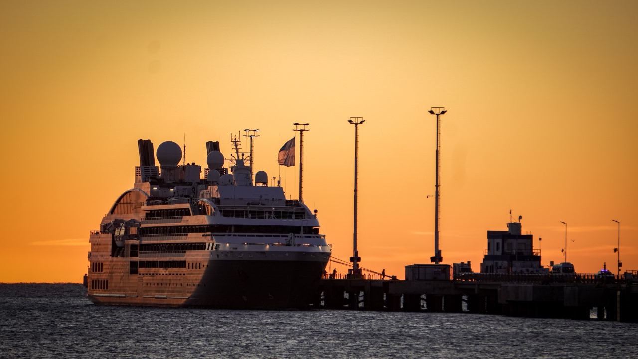 Temporada de Cruceros: Arribó el navío de lujo Le Boreal a Puerto Madryn