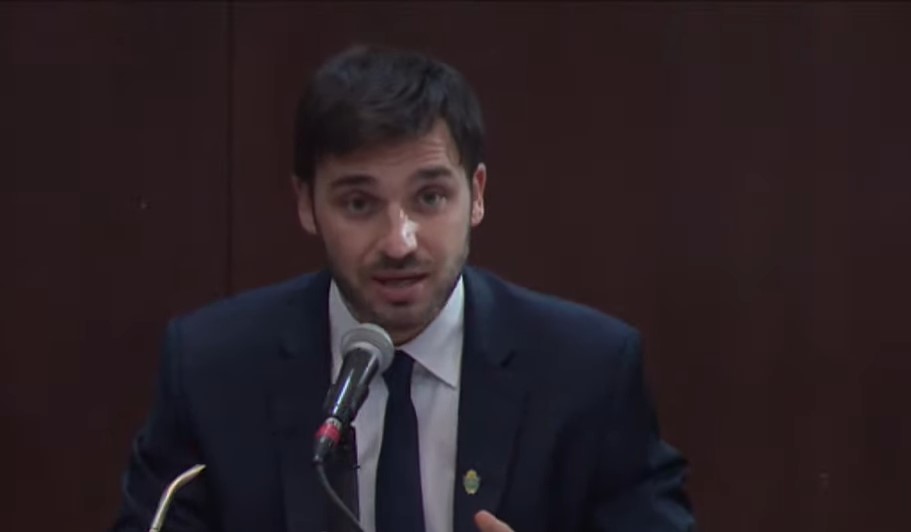 Torres a Adorni: “Los pobladores del interior se levantan mucho más temprano que algunos porteños que se ríen del nombre de nuestras fiestas populares”