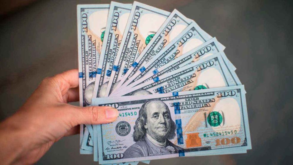 El dólar blue retrocedió $ 20 y cerró marzo a $ 1.010, el valor más bajo en lo que va del año