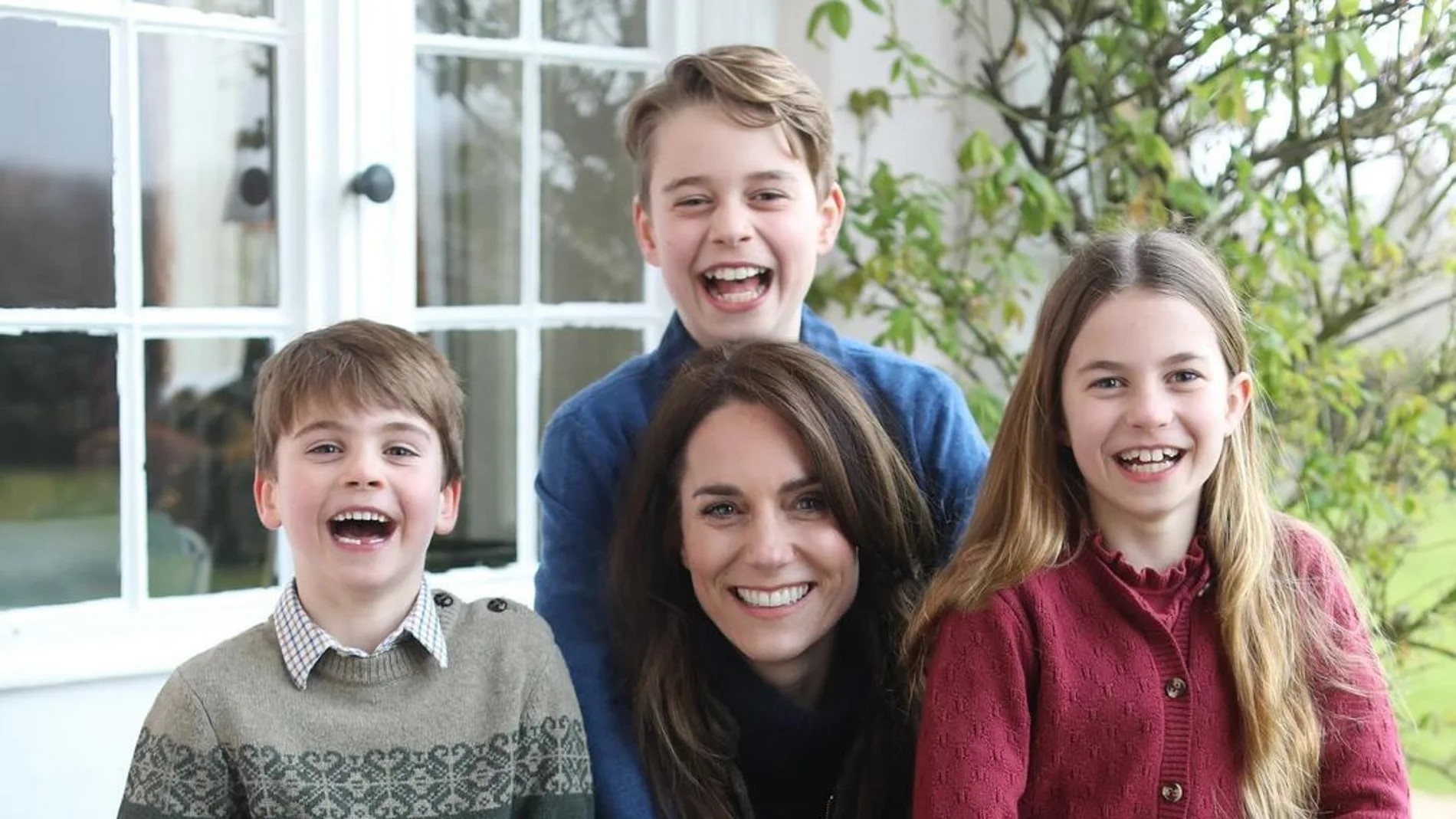 Kate Middleton reapareció tras su operación: Foto con sus tres hijos y agradecimiento por el apoyo