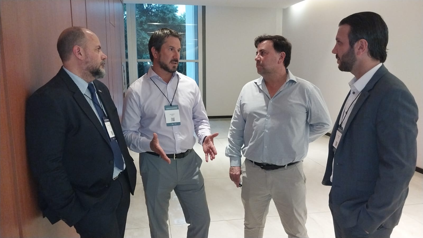 Merino intercambió criterios de desarrollo productivo y tecnológicos en cumbre de más de 400 intendentes que se realizó en Córdoba