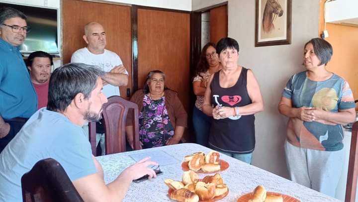 Merino se reunió con vecinos de los barrios Moreira IV y II por obras de gas y para mejorar el servicio de recolección de residuos