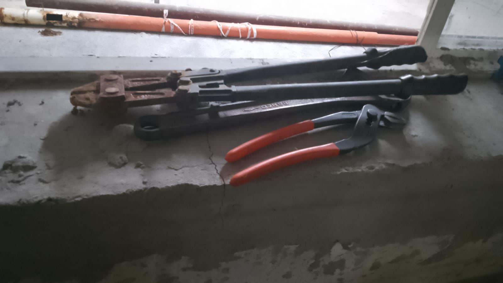 Detuvieron a tres personas intentando robar en el depósito de la Cooperativa de Rawson