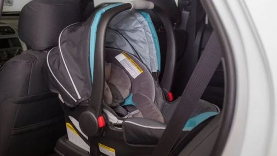 El peor final: Murió el nene que había quedado encerrado en el auto de su padre