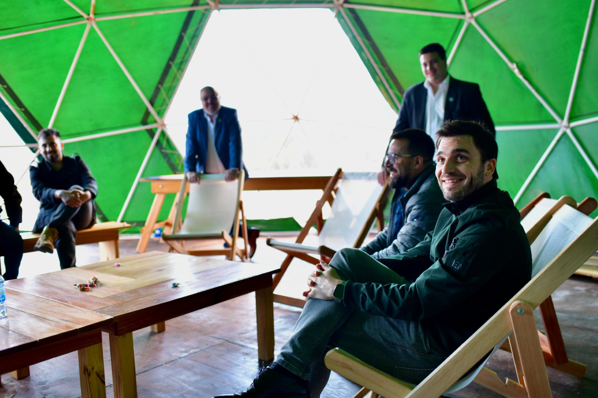 Torres lideró una ronda de inversiones para la zona cordillerana: Buscan liberar pago de impuestos y entregar terrenos fiscales para que construyan hoteles