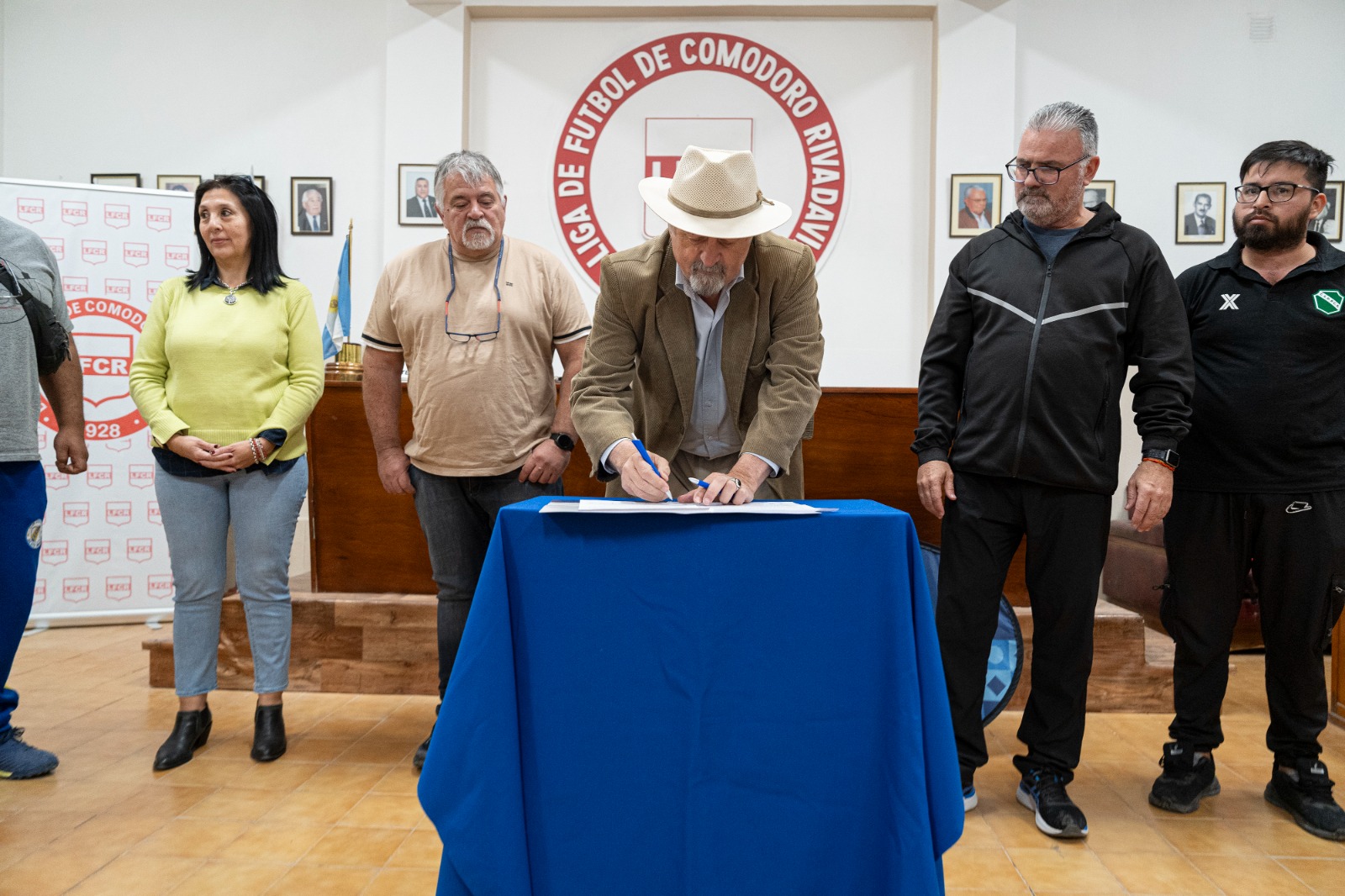 Macharashvili entregó apoyo económico y la resolución de tierras para el predio deportivo de la Liga de Fútbol