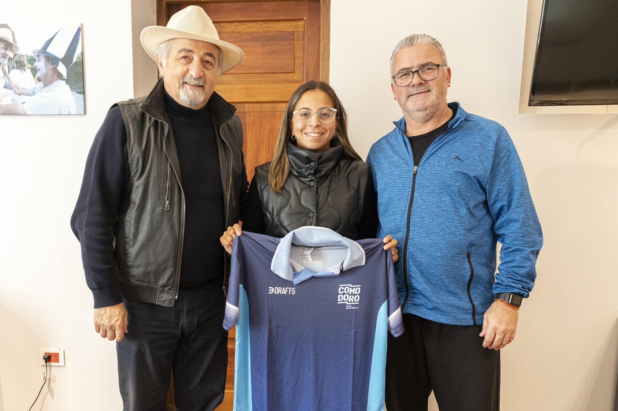 Comodoro: La destacada triatleta Moira Miranda viaja a España para continuar con su carrera deportiva