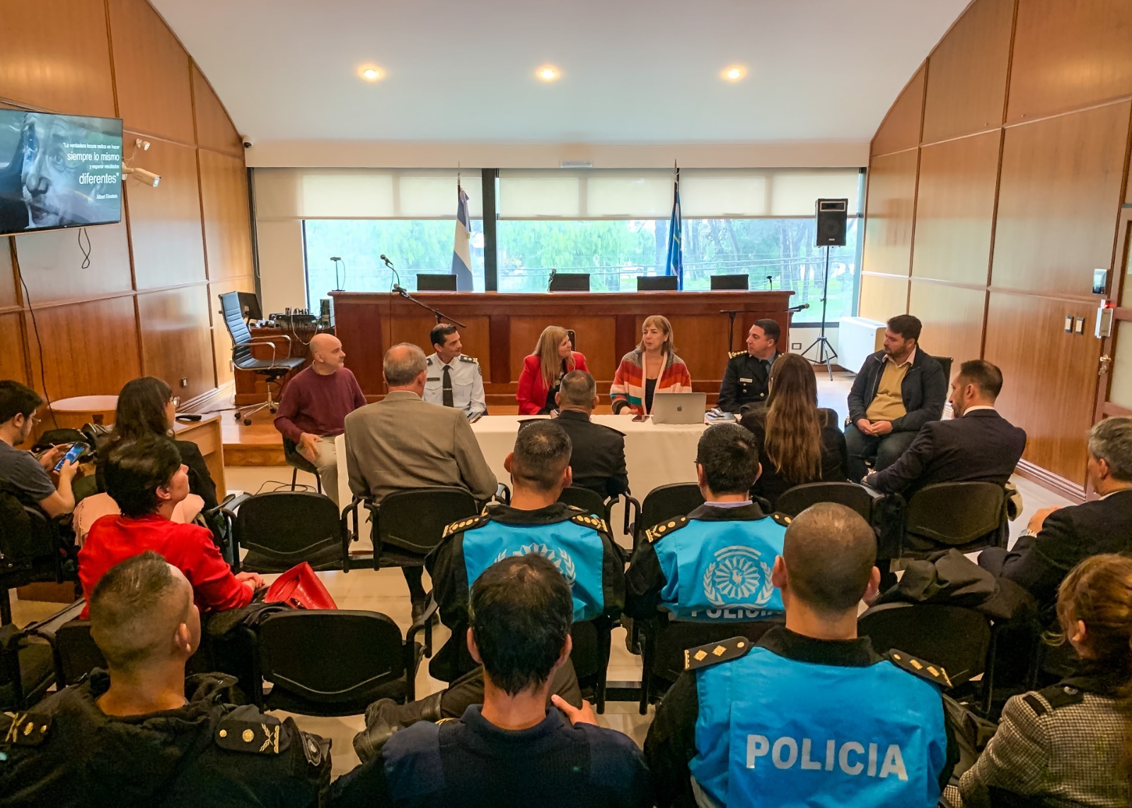 Banfi encabezó conversatorio sobre la prevención de conflictos en contextos de encierro