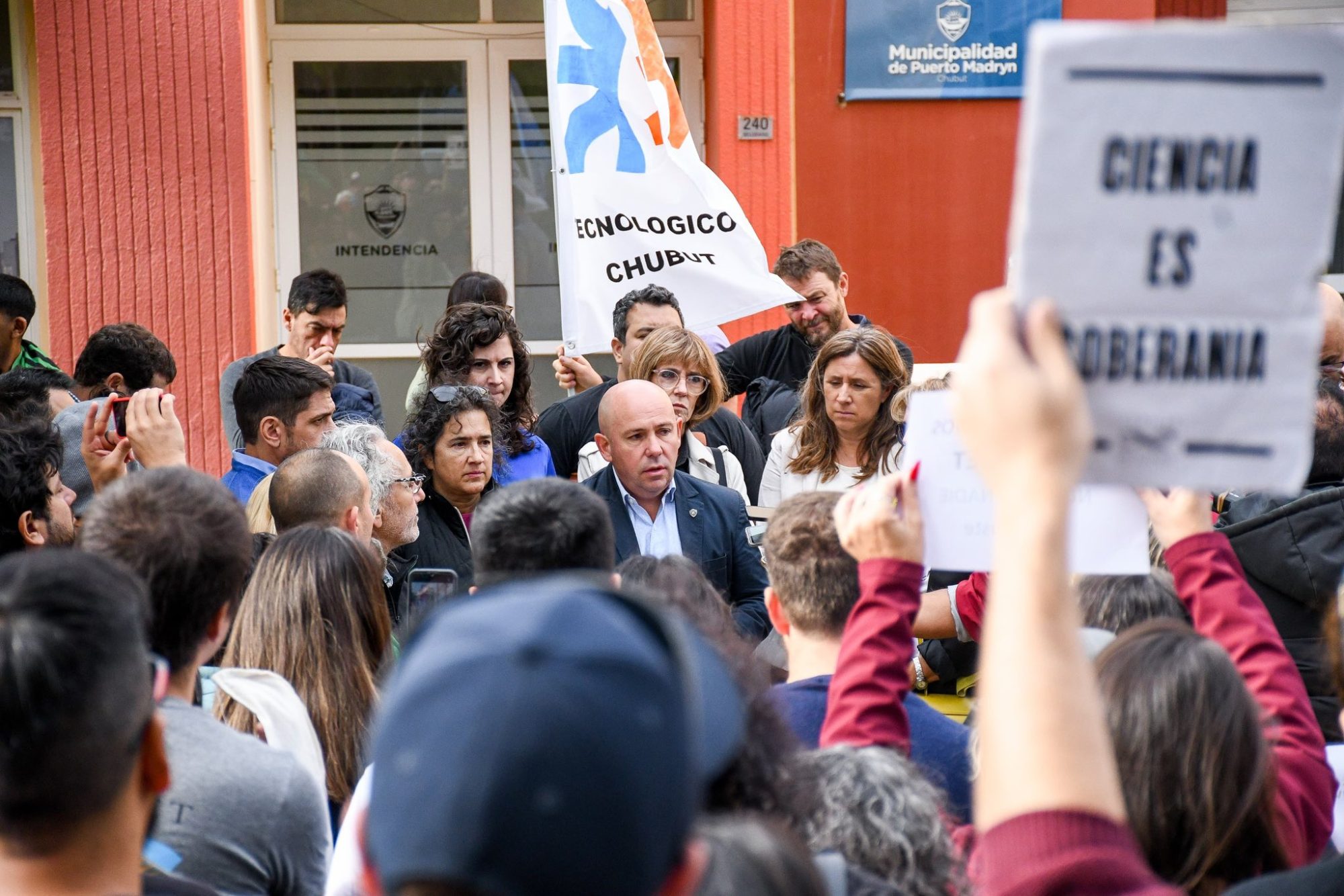 Sastre envió al Concejo Deliberante un proyecto para reducir un 50% los servicios básicos en las universidades públicas y en el Cenpat