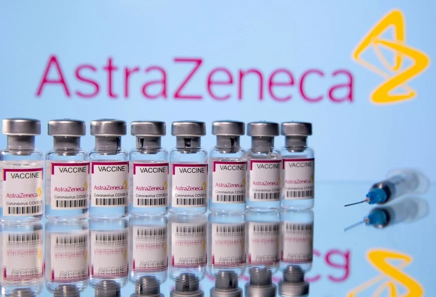 AstraZeneca confirmó efectos secundarios de su vacuna contra el Covid-19