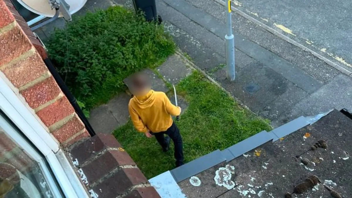 Pánico en Londres: Un hombre atacó con una espada a varias personas en la calle