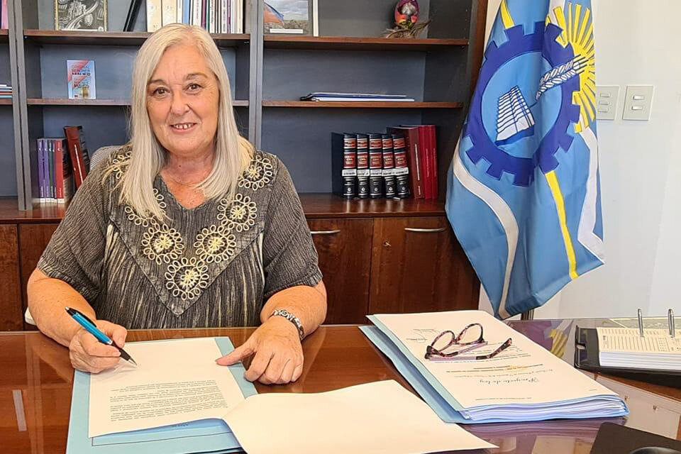Dirigentes radicales de Chubut dijeron que el aumento de sueldos de senadores fue “vergonzoso” y se profundiza el malestar con Terenzi