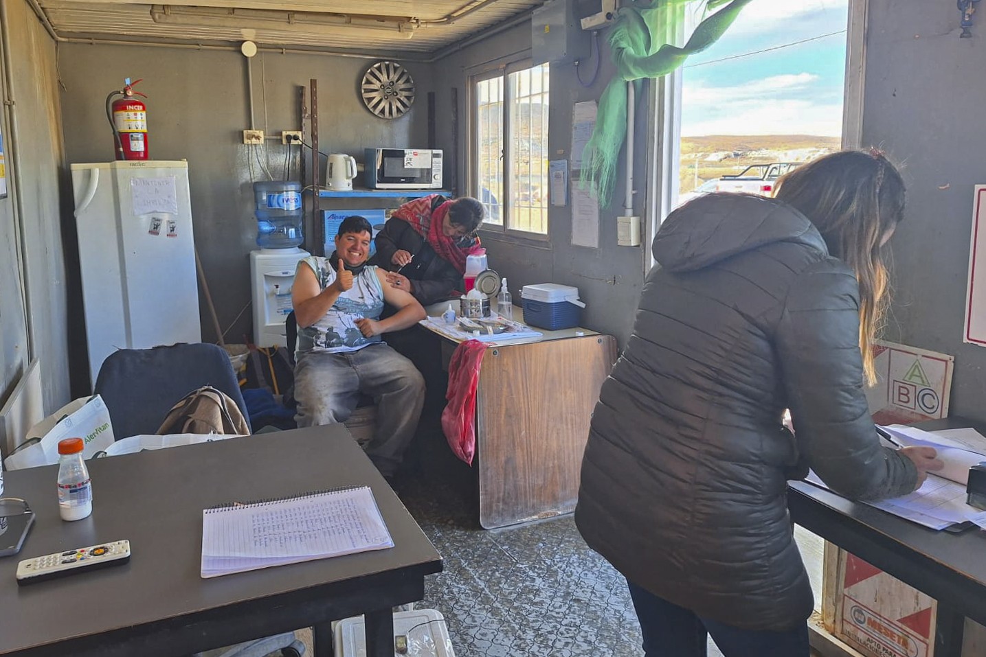 La campaña de vacunación domiciliaria continuó con los veteranos de guerra y trabajadores de la escombrera