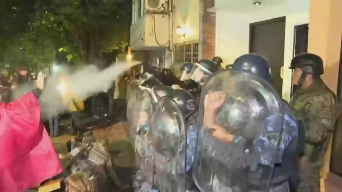Conflicto en Misiones: Fuertes incidentes frente a la casa del gobernador