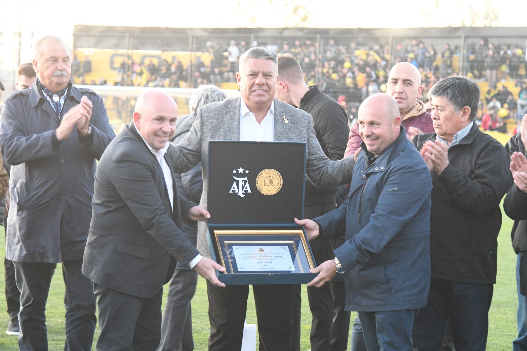 Sastre participó del centenario del Club Social y Deportivo Madryn: Inauguraron la iluminación del estadio y presentaron el moderno hotel boutique