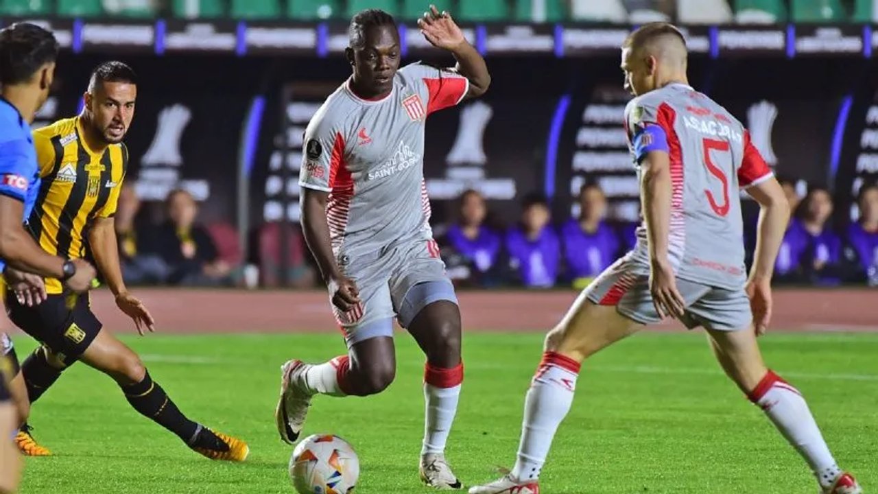 Copa Libertadores: Estudiantes perdió con The Strongest y complica su clasificación