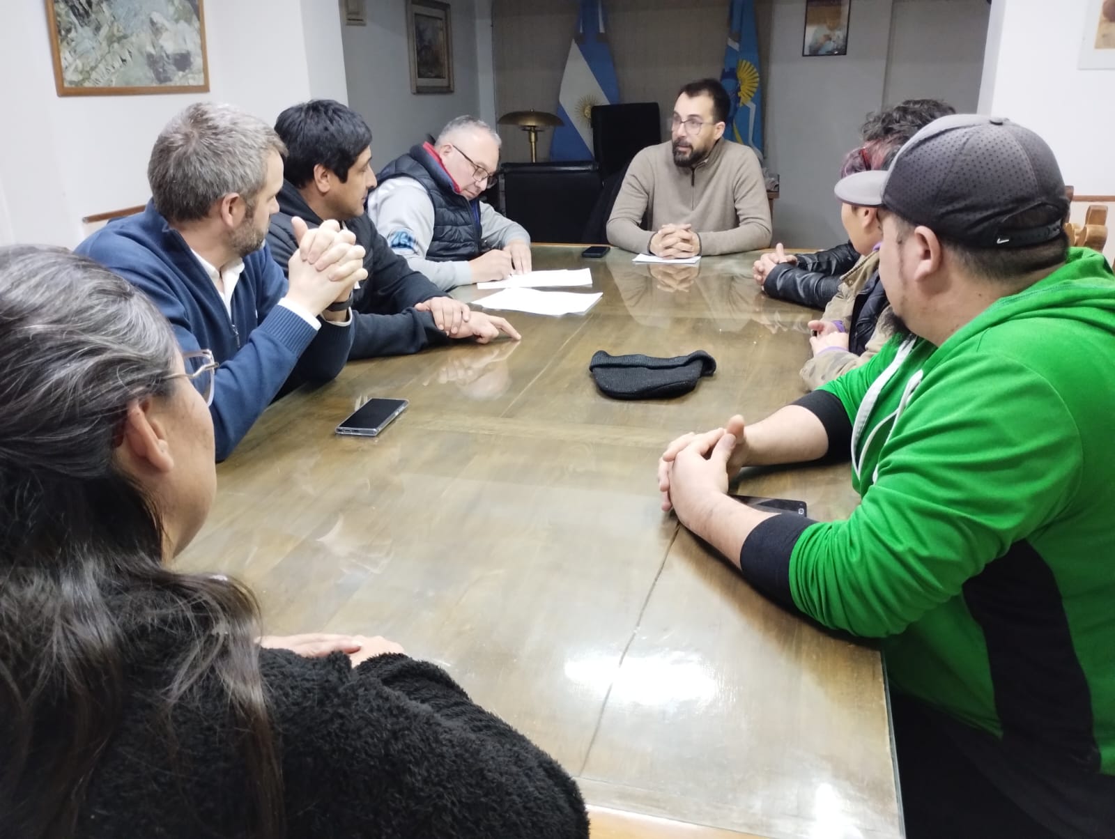 Fin de una larga batalla sindical: Taccetta llegó a un acuerdo salarial con los gremios de Esquel