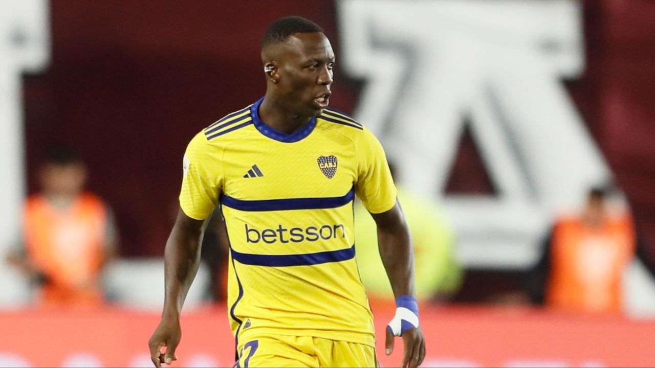 Celebra el mundo Boca: Luis Advíncula extendió su contrato