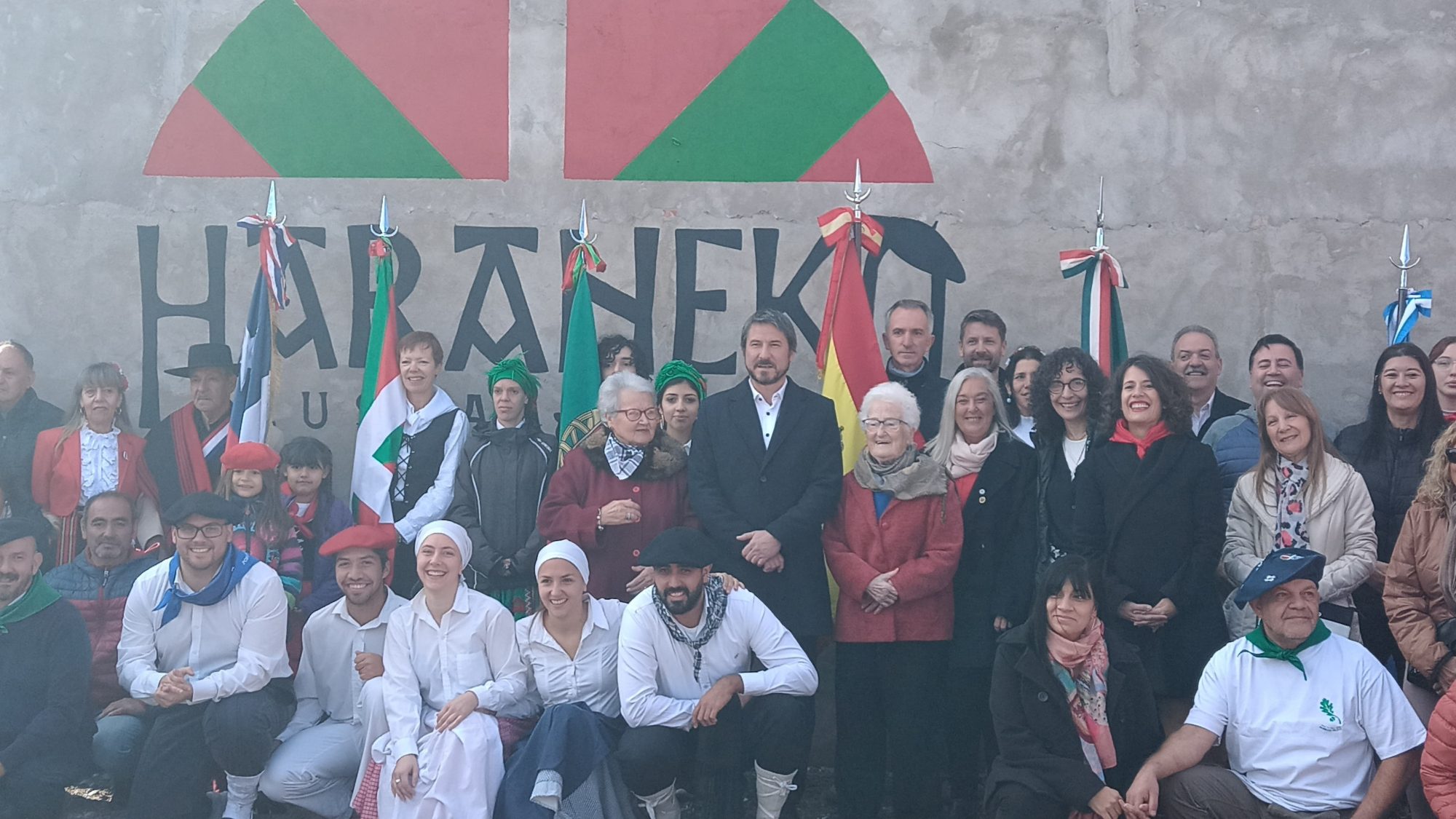Merino acompañó al Centro Vasco en la celebración por el 30 aniversario de su fundación