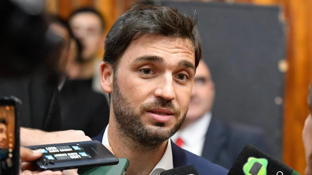 Torres afirmó que parte de los fondos de los permisos de pesca se destinarán a la compra de equipamientos e insumos del nuevo edificio del Hospital de Trelew