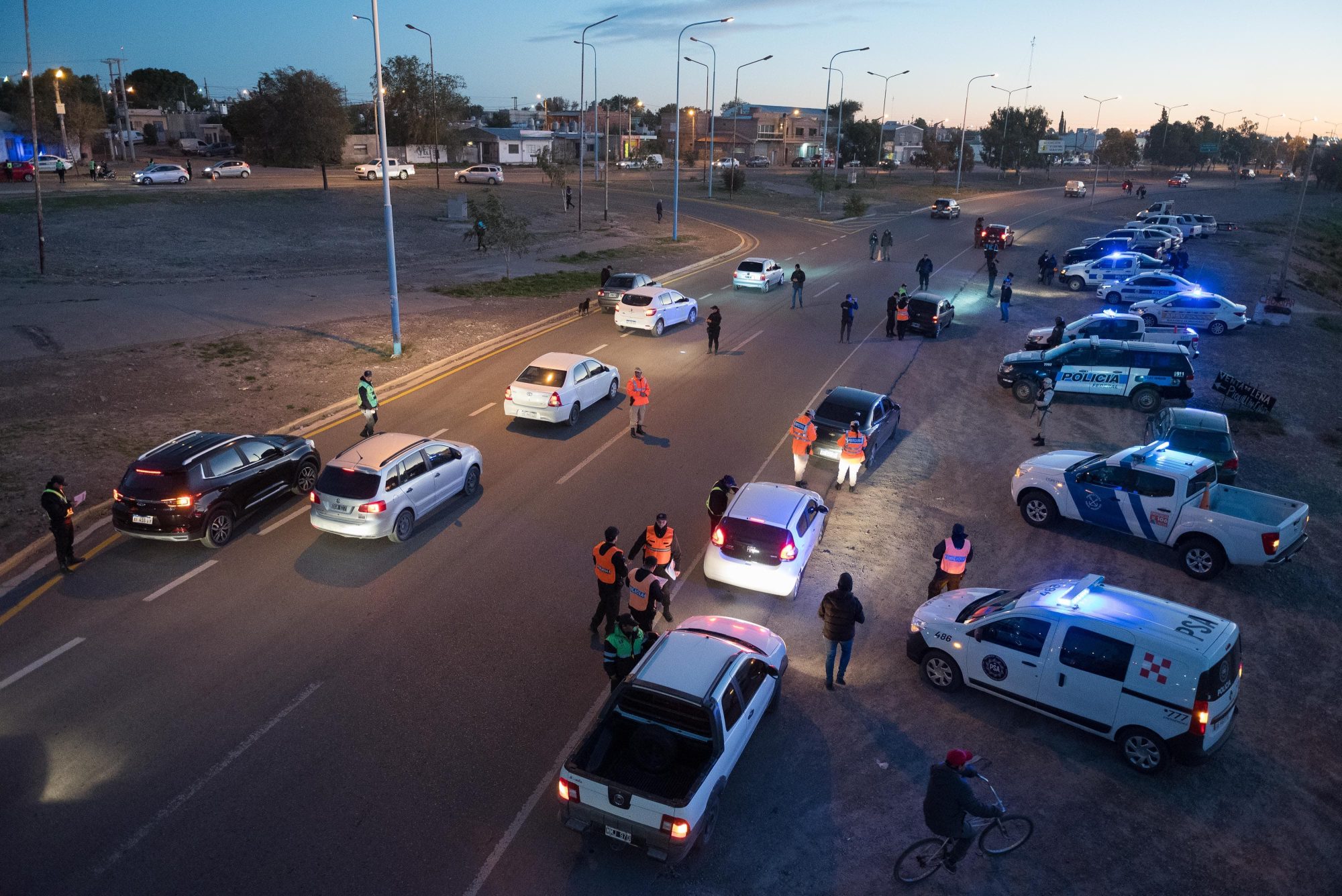 Chubut coordinó un exitoso operativo del Comando Unificado de Seguridad en Trelew: Autos secuestrados y droga decomisada