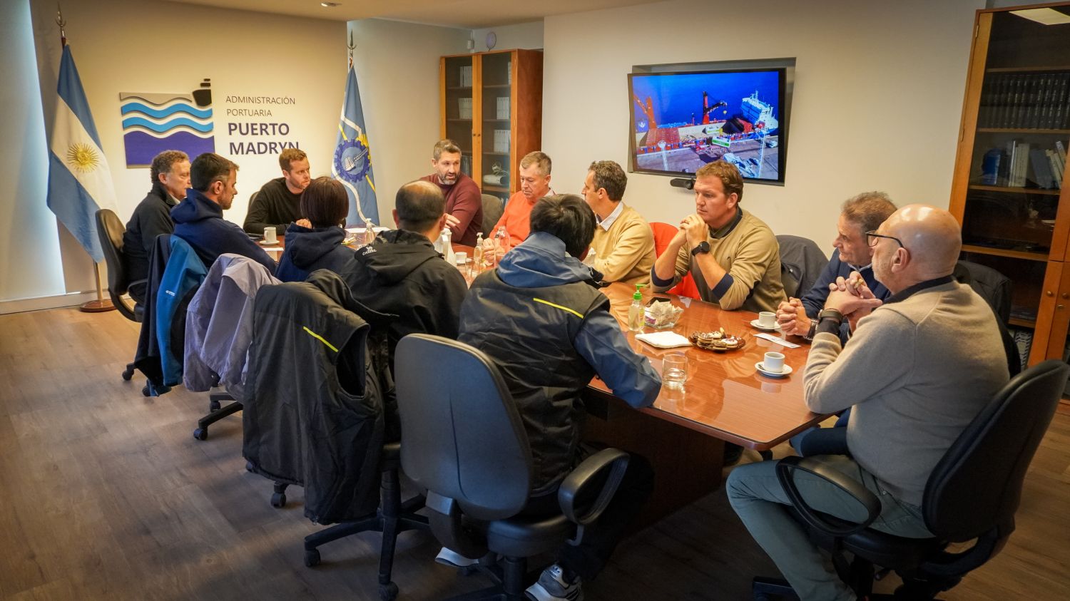 Cumbre entre autoridades del Puerto de Madryn y una empresa China para acelerar la planificación de la llegada de nuevos aerogeneradores del parque eólico de Aluar