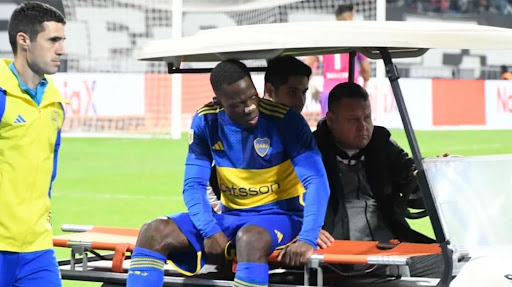 Boca confirmó la lesión de Luis Advíncula: Problemas en el aductor derecho