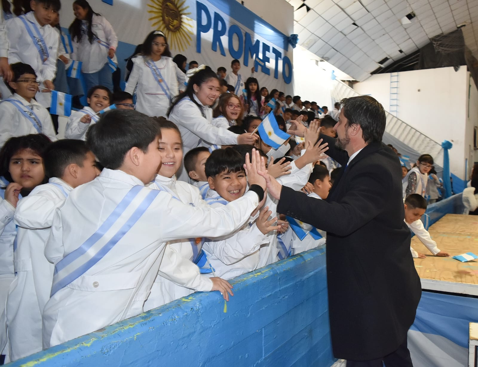 Merino presentó el concurso para crear la bandera de la ciudad
