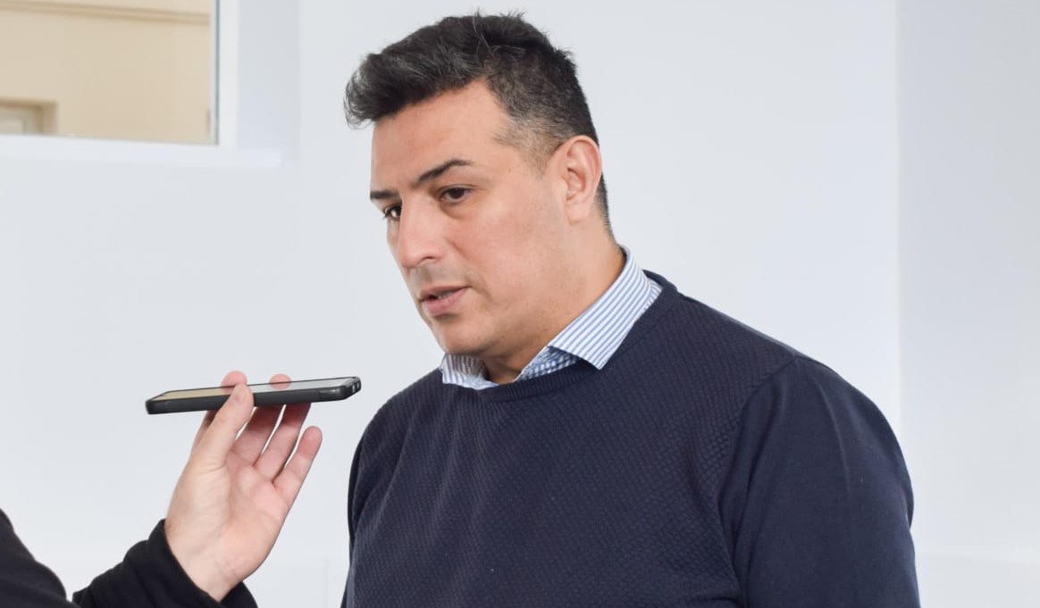 Balochi pagó el aguinaldo a los municipales de Sarmiento