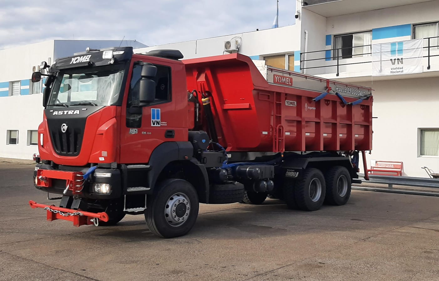 Vialidad Nacional incorporó un nuevo camión barre nieve en Chubut