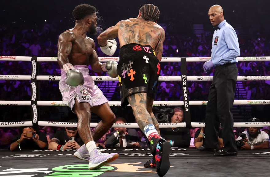 Gervonta Davis ganó con un brutal nocaut a Frank Martin, retuvo por quinta vez el título y estiró su invicto a 30 peleas