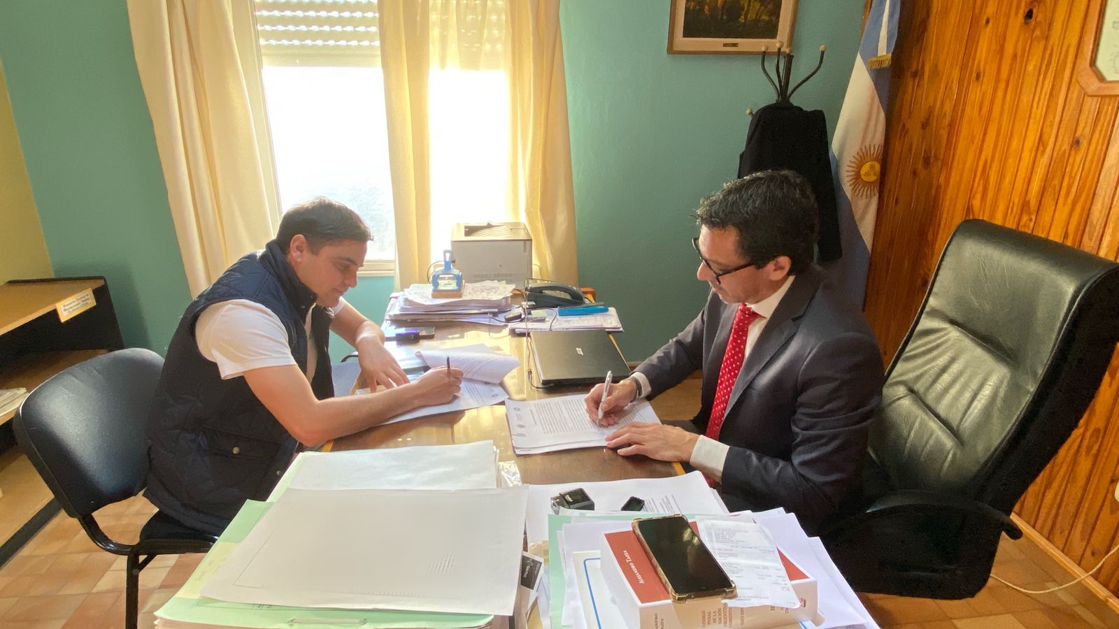 El Fiscal Anticorrupción y el intendente de Epuyén firmaron un convenio de colaboración