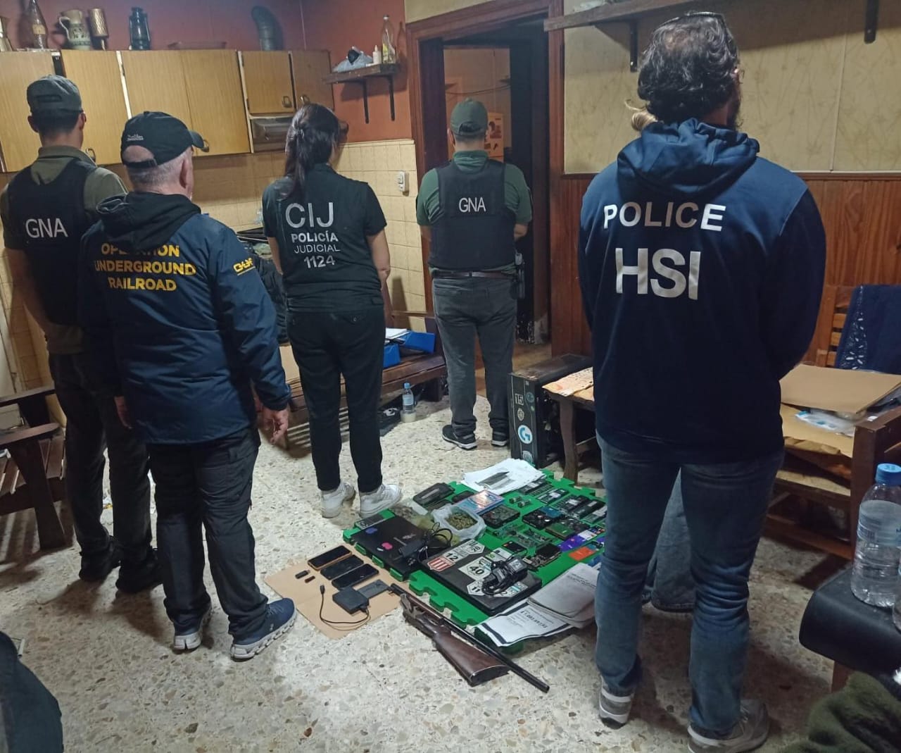 Allanan un domicilio y detienen a miembro de una red de pornografía infantil