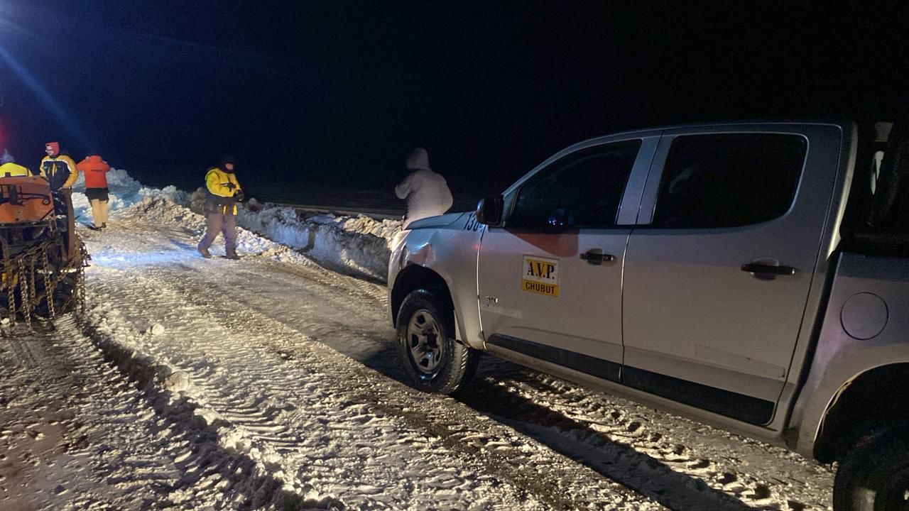 Temporal en Chubut: fueron rescatados más de 200 vehículos varados en la ruta 3 por las fuertes nevadas