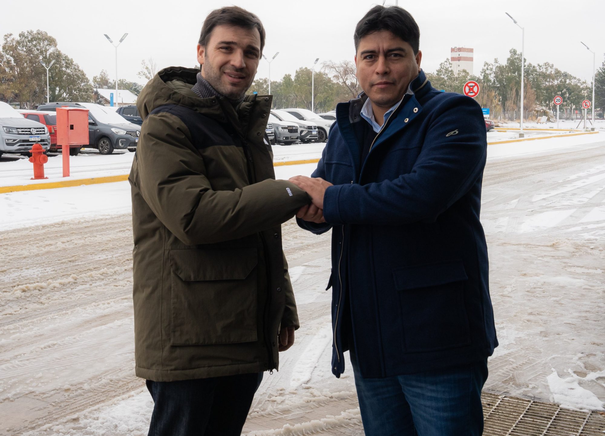 La Patagonia sufre el temporal de nieve: Rutas cortadas, trabajadores evacuados y reclamos de Torres y Vidal a Javier Milei