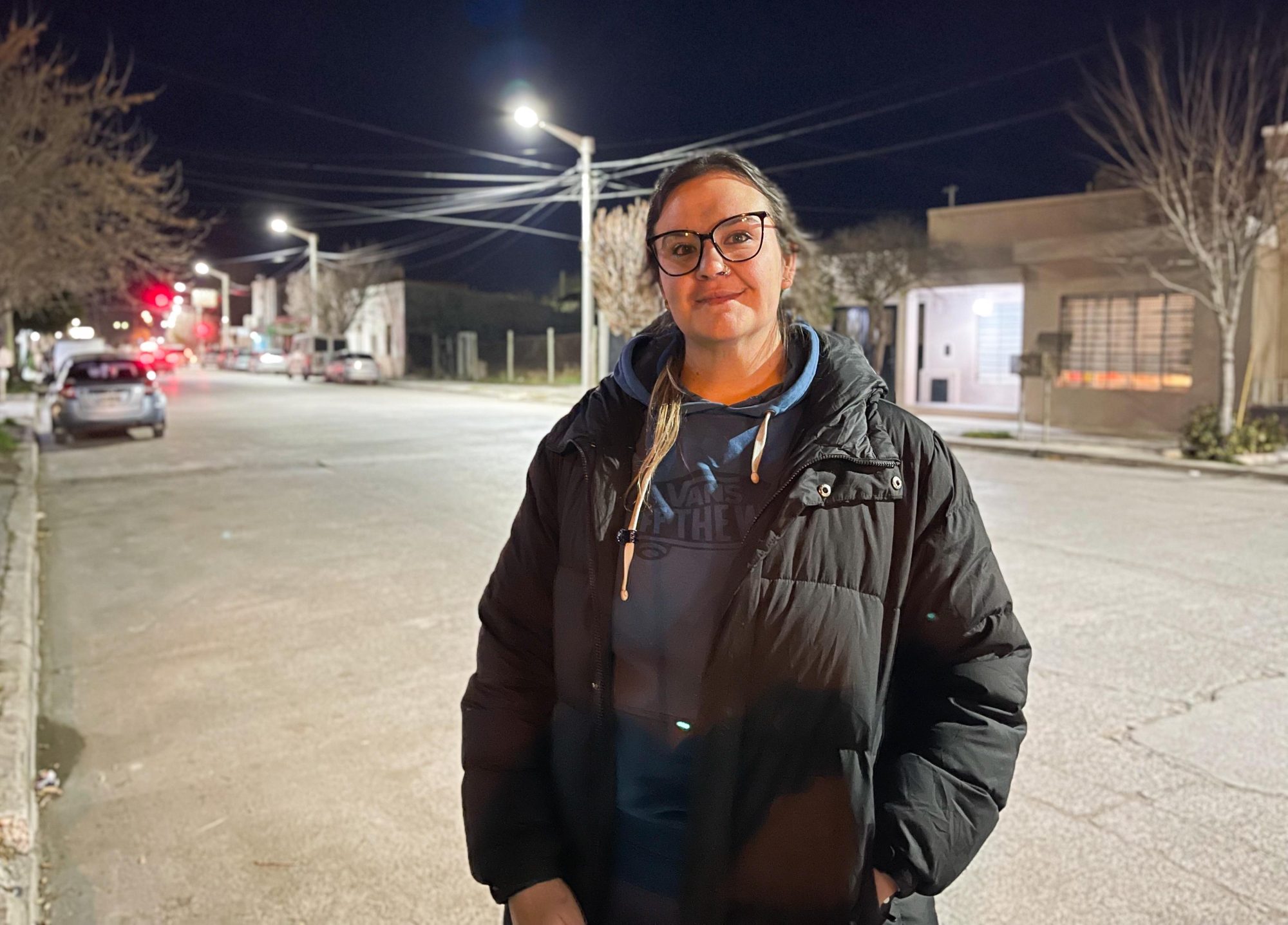 Para la titular del barrio Alberdi, el avance de la iluminación led en el sector “es un cambio muy positivo”