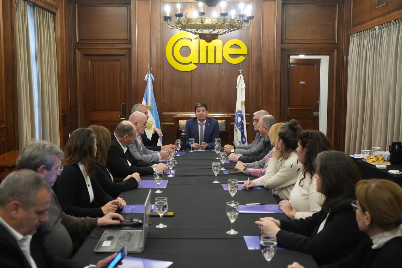 Tras confirmarse la planta de GNL, empresarios de la Patagonia le pedirán a Francos por el hidrógeno verde