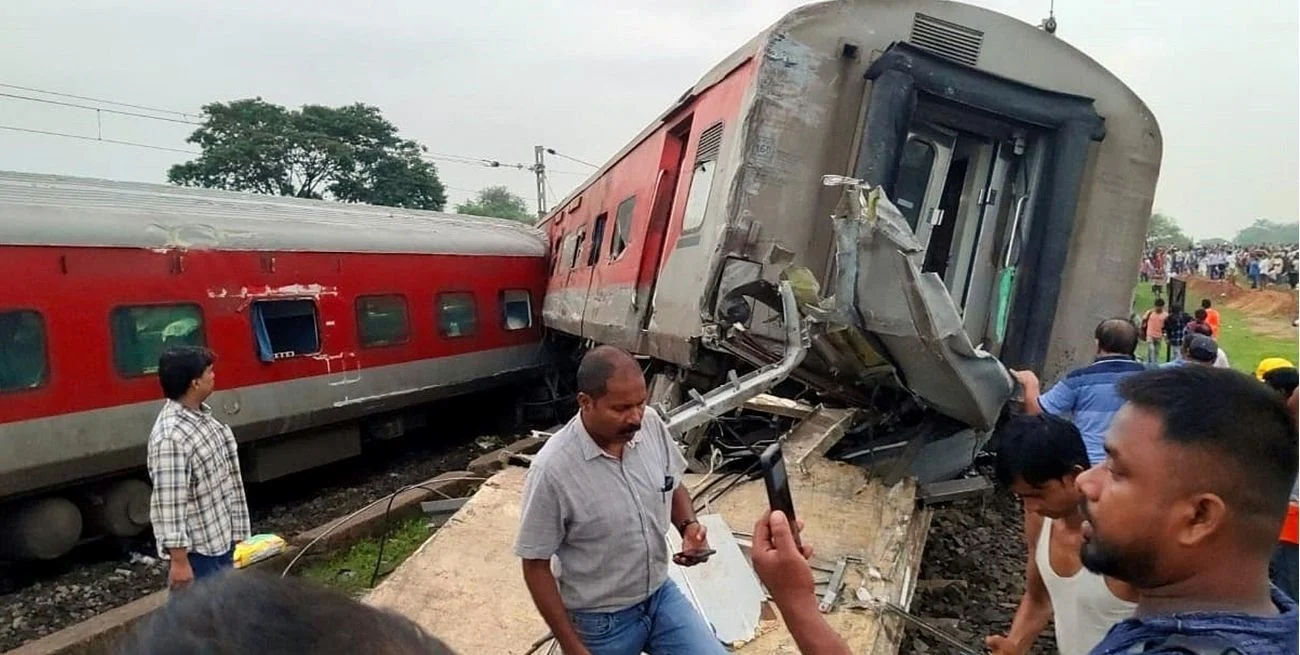 Tragedia en India: Dos muertos y 20 heridos al descarrilar un tren de pasajeros