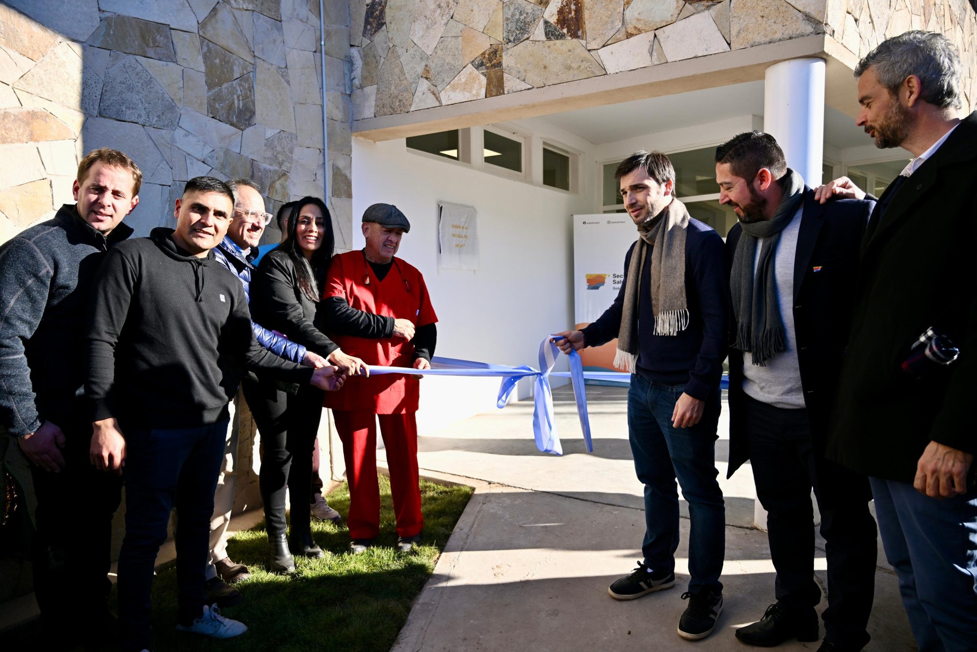 Torres inauguró el nuevo edificio del Hospital Rural de Las Plumas y dijo que “debería haber estado terminado hace muchísimo tiempo”
