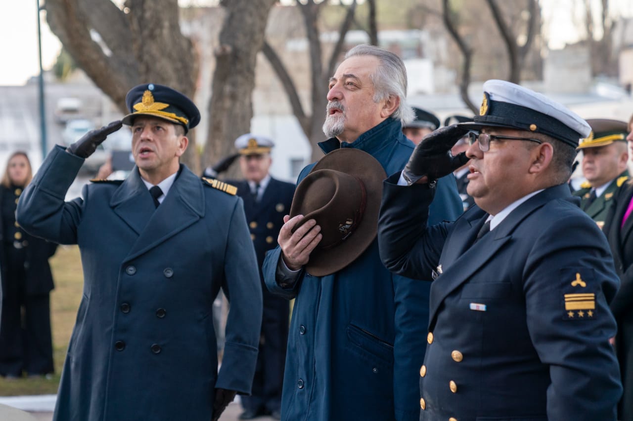 Macharashvili encabezó el izamiento de la bandera y desfile militar por el Día de la Independencia