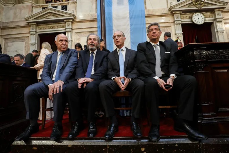 Los jueces de la Corte Suprema le bajan el pulgar y no irán al acto de Milei en Tucumán