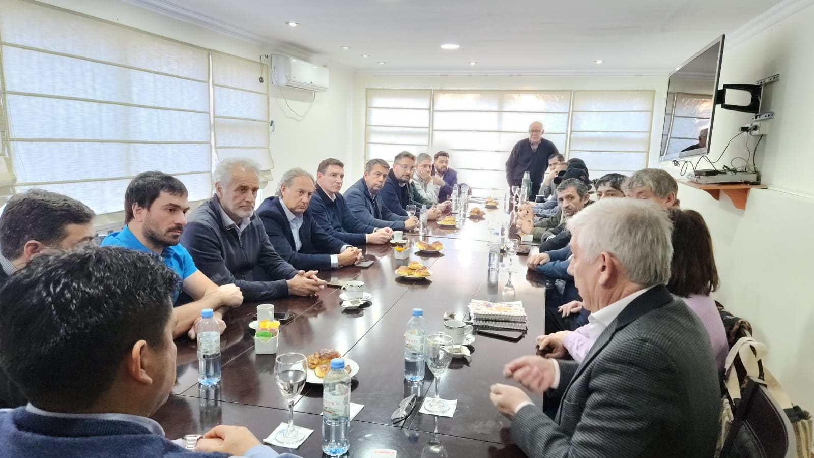 CAPIP y CAPeCA se reunieron con el gobernador Vidal y pidieron garantías de paz social