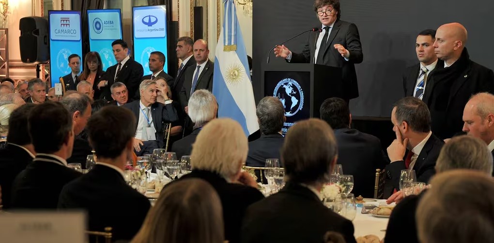 El Gobierno afina el vínculo con los empresarios y busca calmar la tensión por el rumbo del plan económico