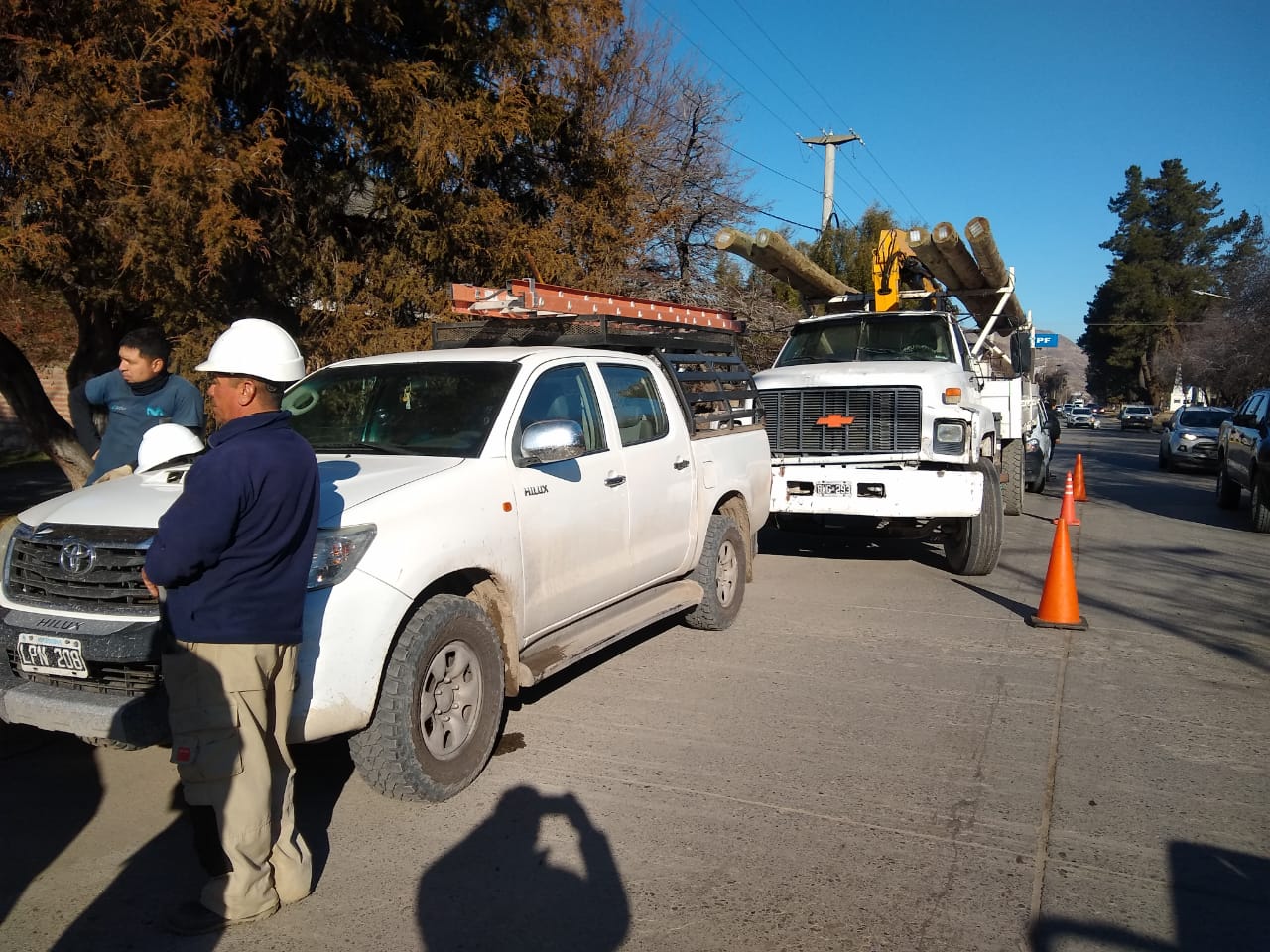 El municipio de Esquel intervino ante la colocación de postes sin autorización