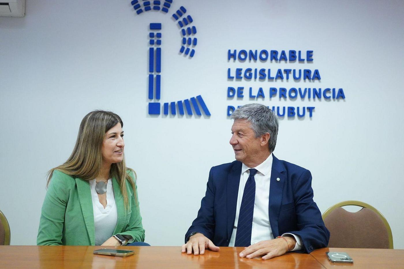 La Legislatura del Chubut firmó un convenio de colaboración con FOPEA